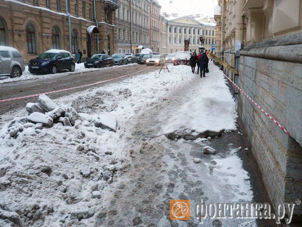 На Казанской улице появилась ленточка// Михаил Огнев/"Фонтанка.ру"